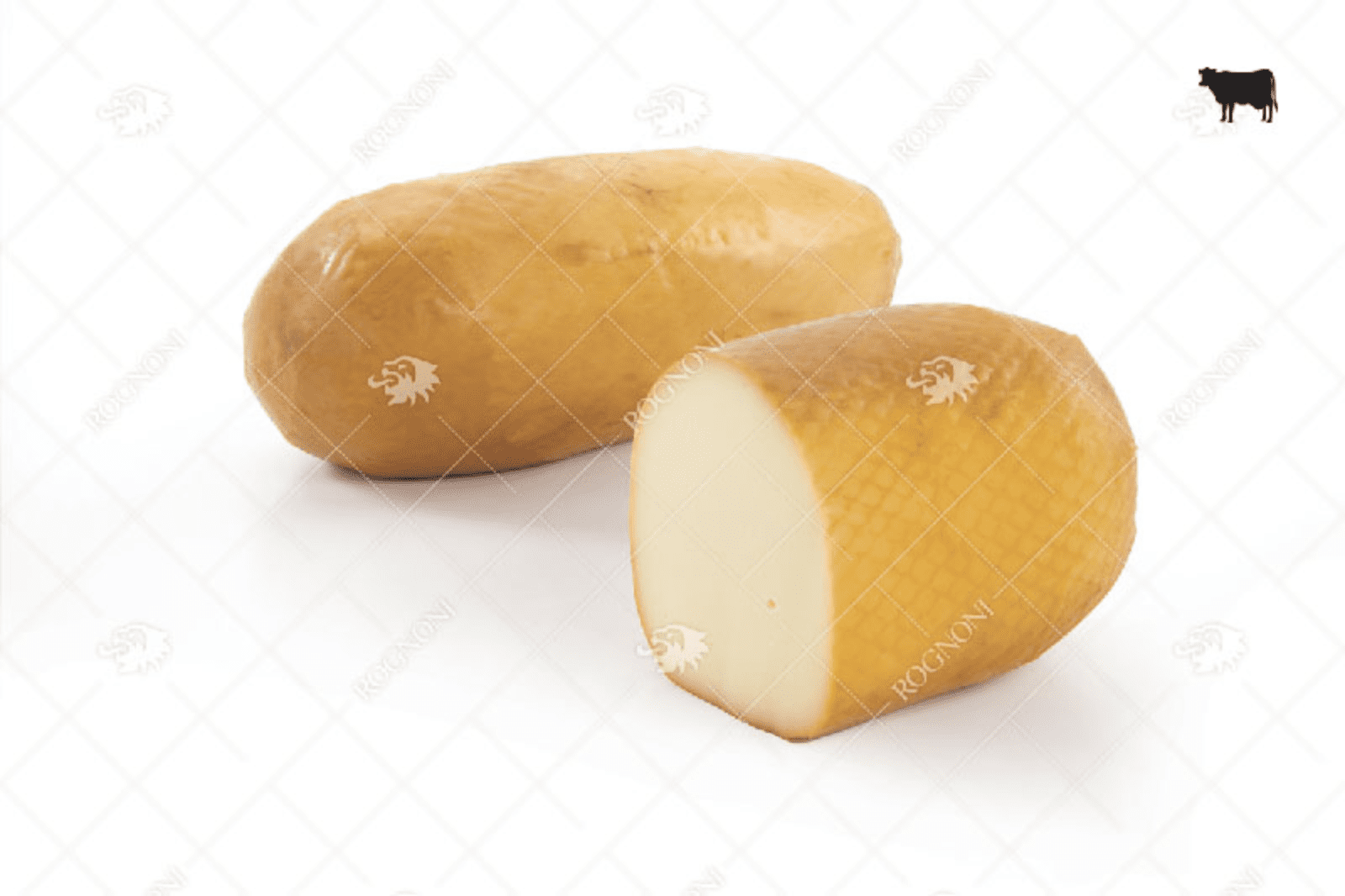 Вакуумно опаковано пушено сирене Rognoni – цял калъп с дълбок димно-златист оттенък.