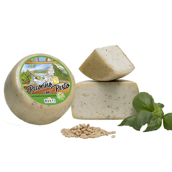 Овче сирене Busti Пекорино с песто – зелени жилки от песто, прорязващи плътната структура на сиренето.